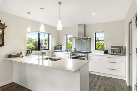 Photo of property in 2 Pohatu Lane, Otaki, 5512