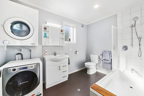 Photo of property in 25 Omar Street, Khandallah, Wellington, 6035