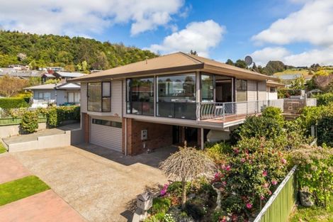 Photo of property in 4 Shera Street, Acacia Bay, Taupo, 3330