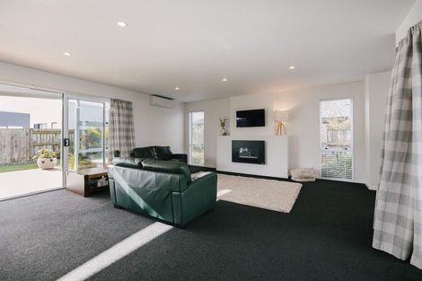 Photo of property in 10 Monaco Grove, Fitzherbert, Palmerston North, 4410