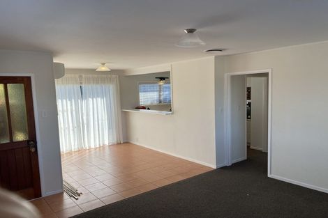 Photo of property in 1/19 Marcel Place, Glenfield, Auckland, 0629