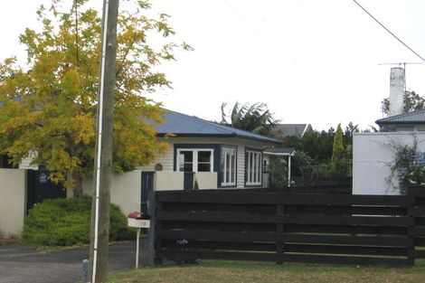 Photo of property in 2/9 Gordon Avenue, Forrest Hill, Auckland, 0620