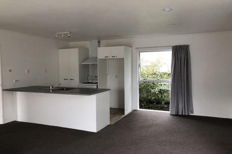 Photo of property in 2/17 Woodside Road, Massey, Auckland, 0614