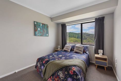 Photo of property in 19 Percy Kinsman Crescent, Riverstone Terraces, Upper Hutt, 5018