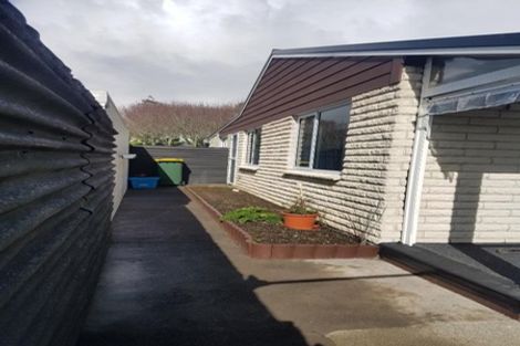 Photo of property in 2/2 Tiverton Crescent, Whalers Gate, New Plymouth, 4310