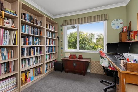 Photo of property in 10 Pelorus Avenue, Poraiti, Napier, 4112