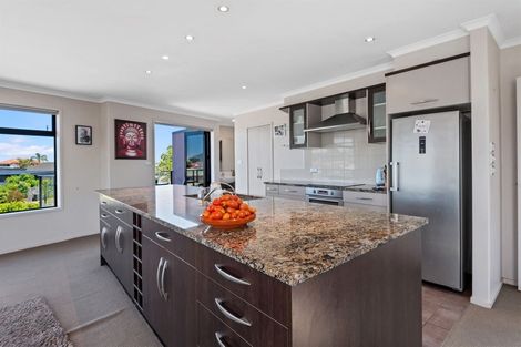 Photo of property in 5 Paradise Point Place, One Tree Point, 0118