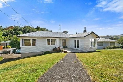 Photo of property in 38 Larsen Crescent, Tawa, Wellington, 5028