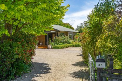Photo of property in 37 Regent Street, Martinborough, 5711