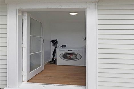 Photo of property in 2 Totara Road, Te Atatu Peninsula, Auckland, 0610
