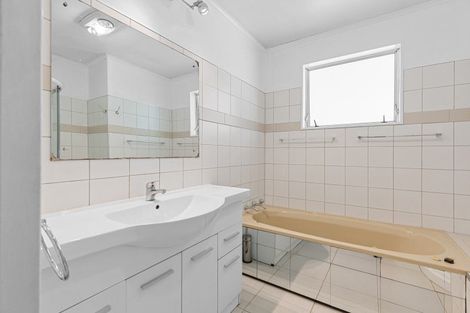 Photo of property in 40 Somerset Crescent, Highbury, Palmerston North, 4412