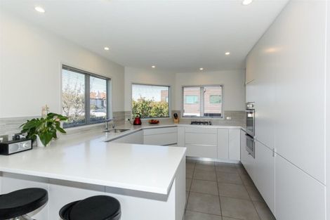 Photo of property in 22d Lismore Street, Strandon, New Plymouth, 4312