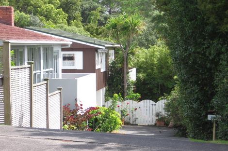 Photo of property in 1/170 Beach Road, Campbells Bay, Auckland, 0630