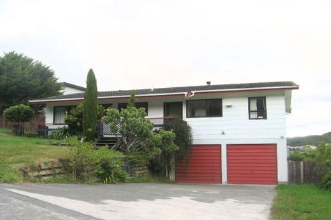 Photo of property in 20 Percy Dyett Drive, Karori, Wellington, 6012