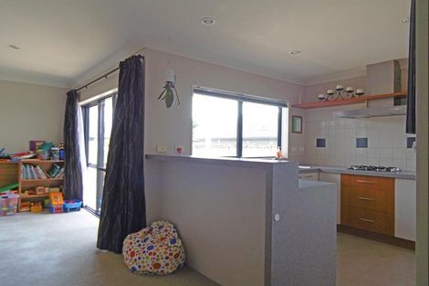 Photo of property in 12 Bellshill Close, Wattle Downs, Auckland, 2103