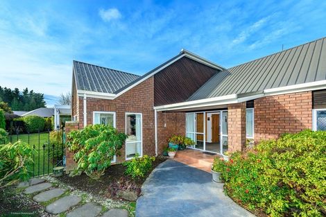 Photo of property in 22 Felstead Place, Avonhead, Christchurch, 8042