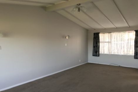 Photo of property in 30 Akaroa Drive, Maupuia, Wellington, 6022