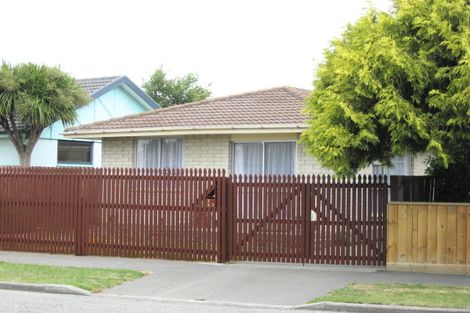 Photo of property in 2/47 Kawau Crescent, Bromley, Christchurch, 8062