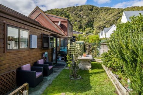 Photo of property in 3a Pukatea Street, Eastbourne, Lower Hutt, 5013