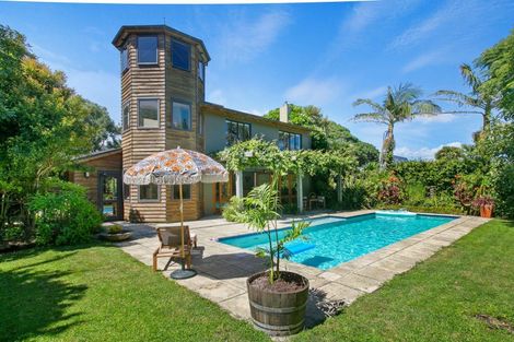 Photo of property in 7-9 Mace Terrace, Oakura, 4314