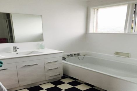 Photo of property in 2/28 Norman Road, Hauraki, Auckland, 0622