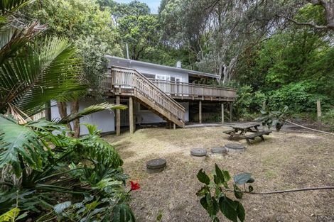 Photo of property in 43 Garden Road, Piha, New Lynn, 0772
