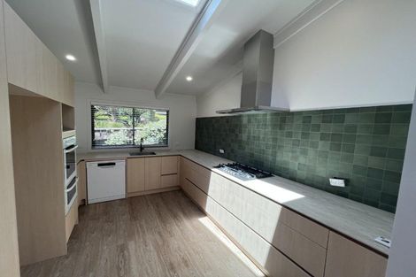 Photo of property in 15 Sequoia Grove, Merrilands, New Plymouth, 4312