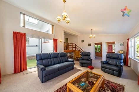 Photo of property in 32 Waitohu Road, York Bay, Lower Hutt, 5013