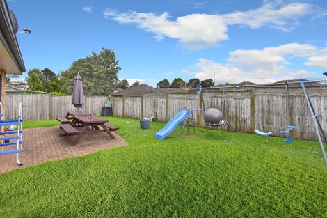 Photo of property in 5 Adair Place, Weymouth, Auckland, 2103