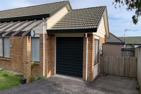 Photo of property in 2/12 Bernina Place, Weymouth, Auckland, 2103