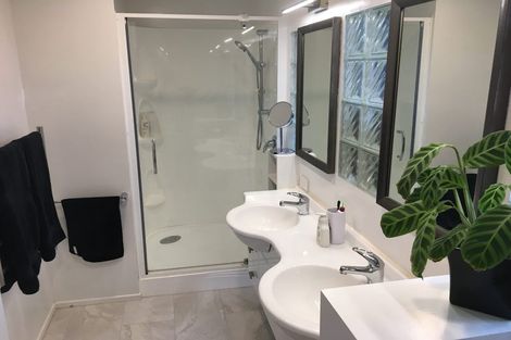 Photo of property in 85 Exmouth Road, Northcote, Auckland, 0627