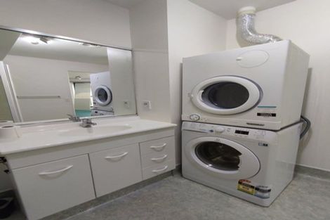 Photo of property in Palm Grove Apartments, 12/13c Palm Grove, Berhampore, Wellington, 6023