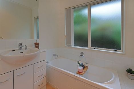 Photo of property in 3 Somerton Rise, Henderson, Auckland, 0612