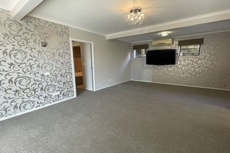 Photo of property in 2/12 Lowburn Place, Clover Park, Auckland, 2019