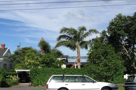 Photo of property in 8 Summer Street, Stanley Point, Auckland, 0624