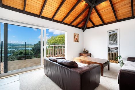 Photo of property in 15 Mercury Way, Whitby, Porirua, 5024