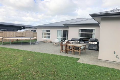 Photo of property in 15 Coutts Way, Fitzherbert, Palmerston North, 4410