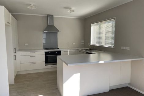 Photo of property in 96 Hutchinsons Road, Bucklands Beach, Auckland, 2014