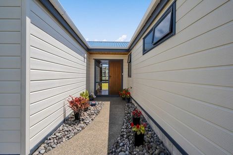 Photo of property in 125 Wairau Road, Oakura, 4314