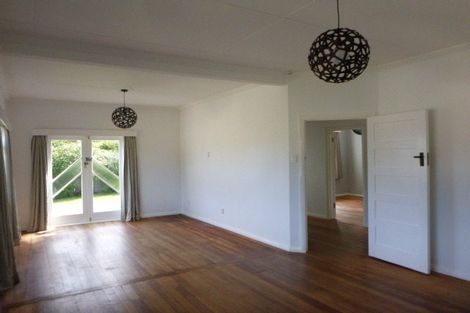 Photo of property in 33 Toi Street, Otaki Beach, Otaki, 5512