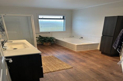 Photo of property in 14 Lakemere Way, Kinloch, Taupo, 3377