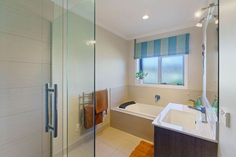 Photo of property in 12 Simpson Crescent, Raumati Beach, Paraparaumu, 5032