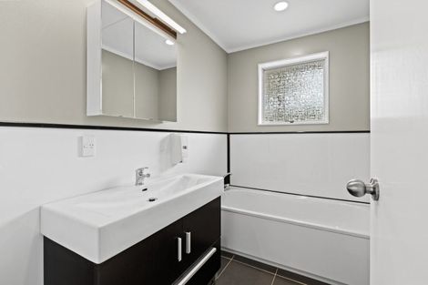 Photo of property in 7 Te Ngaere Place, Merrilands, New Plymouth, 4312