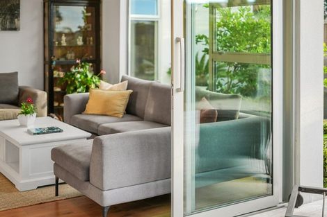 Photo of property in 52 Walton Street, Red Beach, 0932