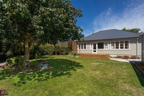 Photo of property in 34 Pitcairn Crescent, Bryndwr, Christchurch, 8053