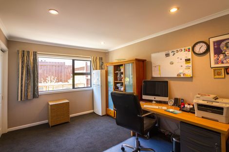 Photo of property in 7 Ruapehu Drive, Fitzherbert, Palmerston North, 4410