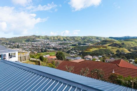 Photo of property in 8 Maraval Crescent, Grenada Village, Wellington, 6037