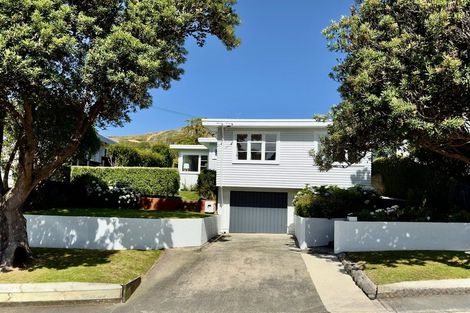 Photo of property in 41 Raroa Terrace, Tawa, Wellington, 5028