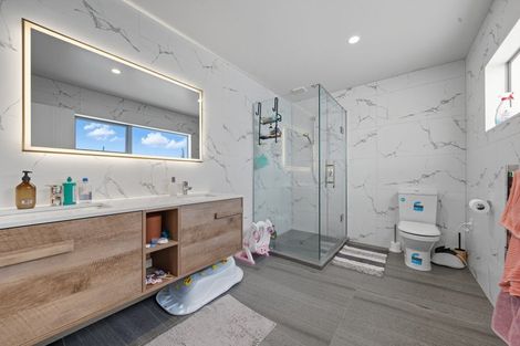 Photo of property in 32b Tirimoana Road, Te Atatu South, Auckland, 0602