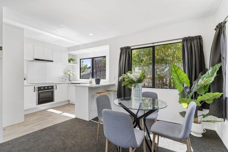 Photo of property in 1/11 Valecrest Place, Bayview, Auckland, 0629